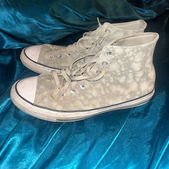 Converse men’s size 11, normal wear and good condition. - Picture 4 of 6